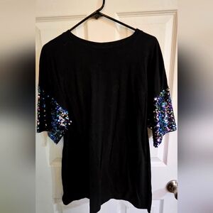 XL black tshirt with sequin sleeves